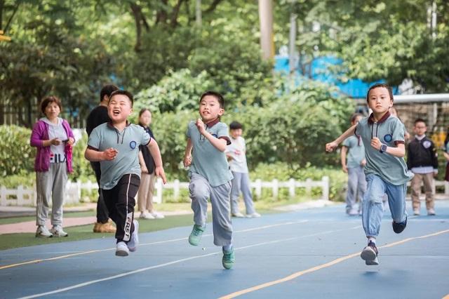 南京市秦淮實驗小學舉辦“童心向黨 奮發(fā)向上”全員運動會